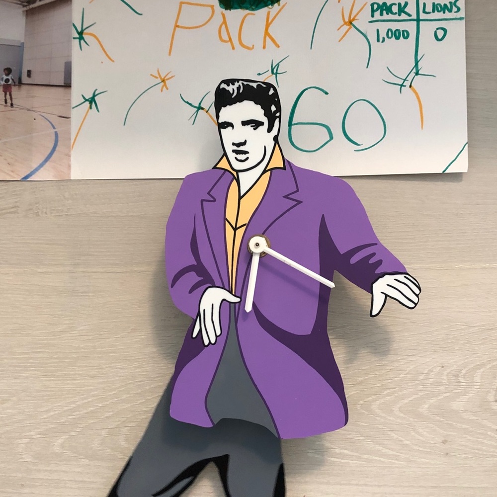 ELVIS PRESLEY swinging Legs Clock with New Batteries.